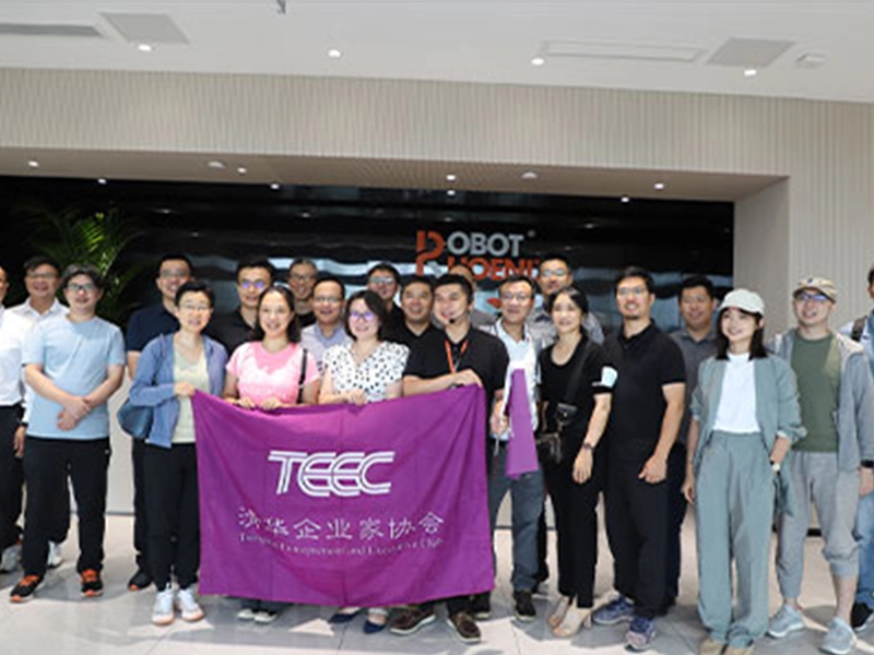 Asociación de Empresarios de Tsinghua visitó Robotphoenix